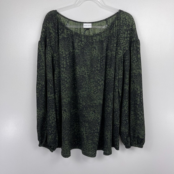 Ava & Viv Green Abstract Blouse NWT - Picture 2 of 9